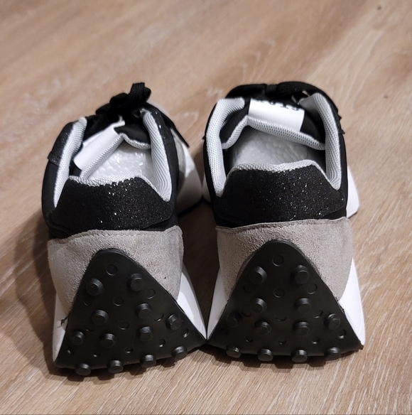 NWOT Black And Gray Running Gym Sneaker Shoes - Picture 5 of 10